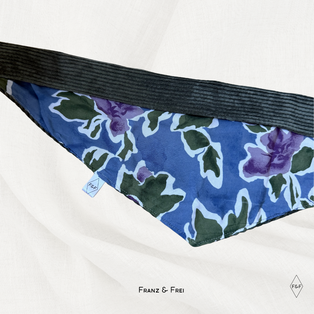 HUNDEHALSTUCH I EINZELSTÜCK I BLUMEN & GRÜNER CORD I GRÖSSE M