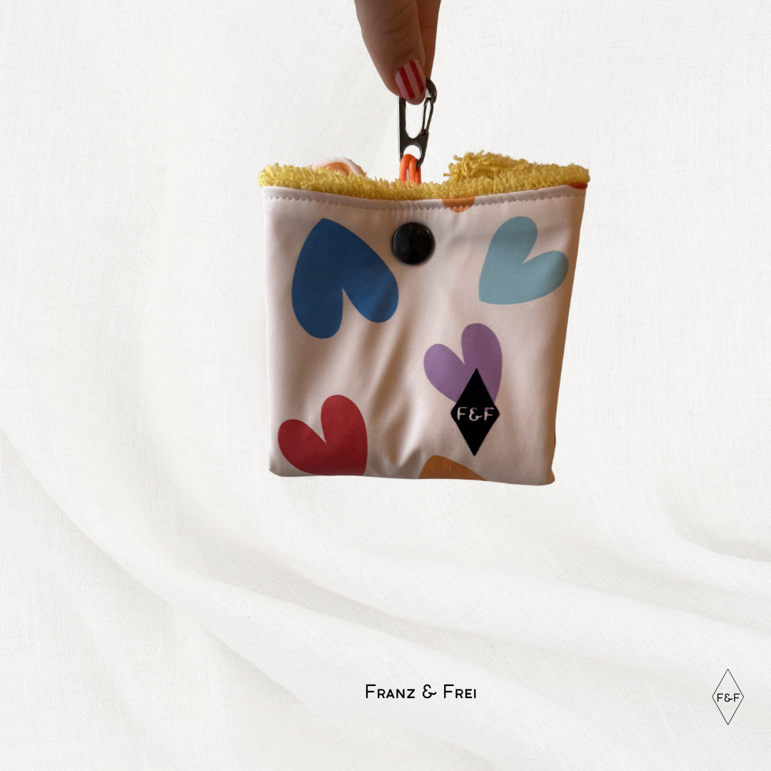 PFOTENFREUND I HERZAL & GELBER FROTTEE I MINI HANDTUCH TO GO